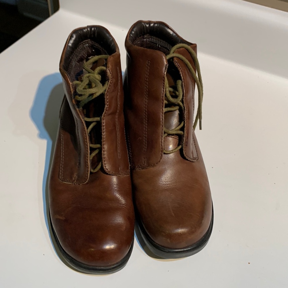 Earth shoe short boot size 8